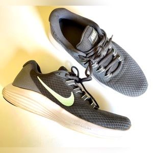 NIKE Lunar Converge Lunarlon Running Shoes! Women's Size 9.